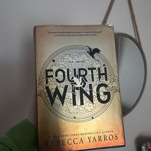 📚 Fourth Wing Hardcover Book